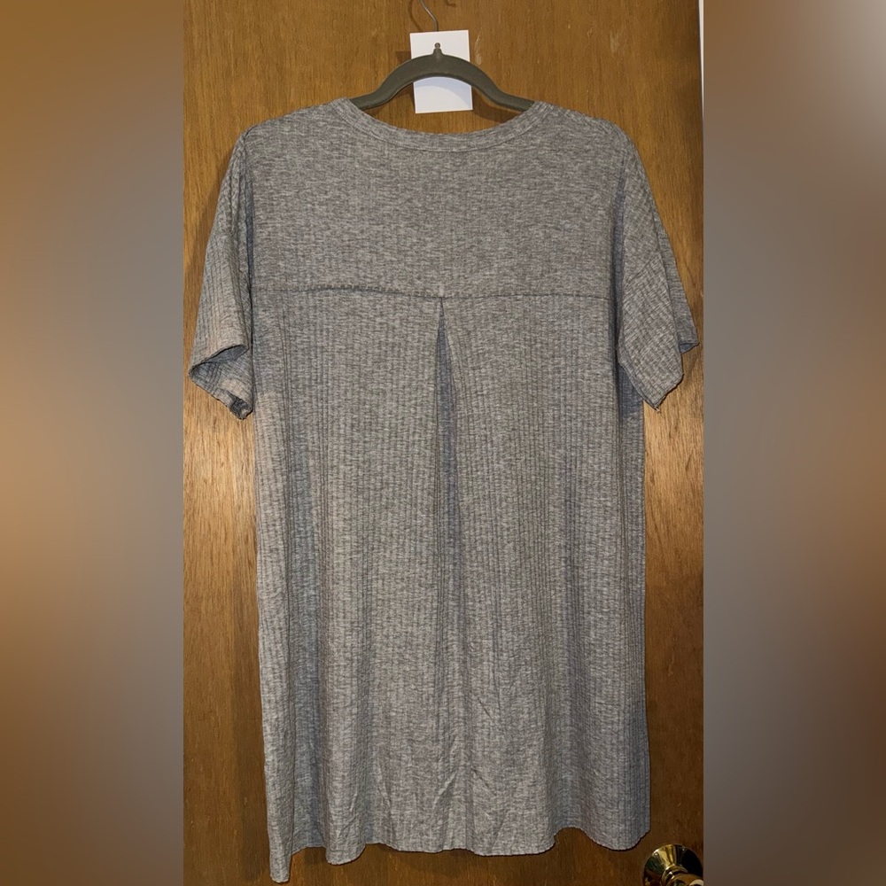 POL Gray Ribbed Two Breast Pocket Tunic Top, Size S - Picture 4 of 4